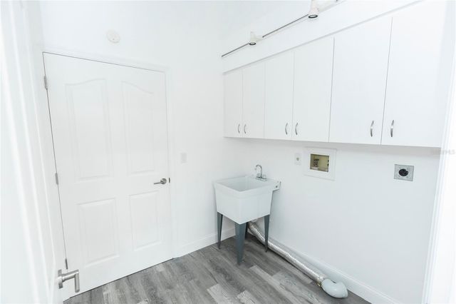 6112 SILVER OAKS DRIVE, Zephyrhills, FL 33542