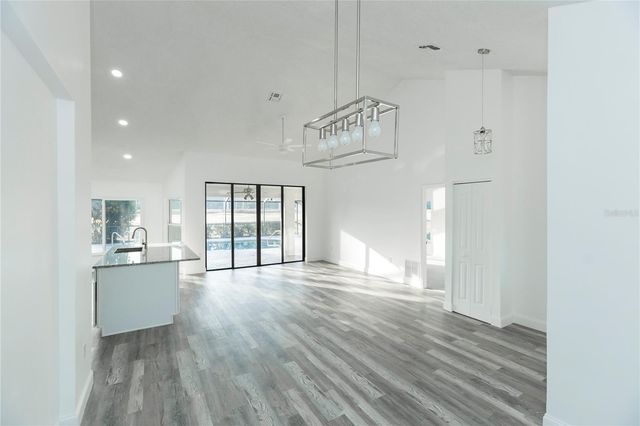 6112 SILVER OAKS DRIVE, Zephyrhills, FL 33542