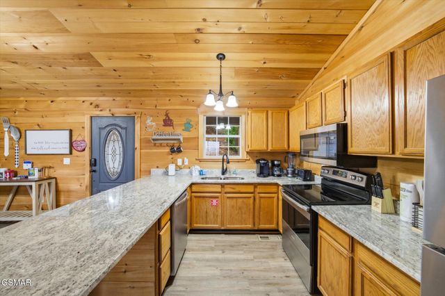 2037 McCarter Drive, Sevierville, TN 37862