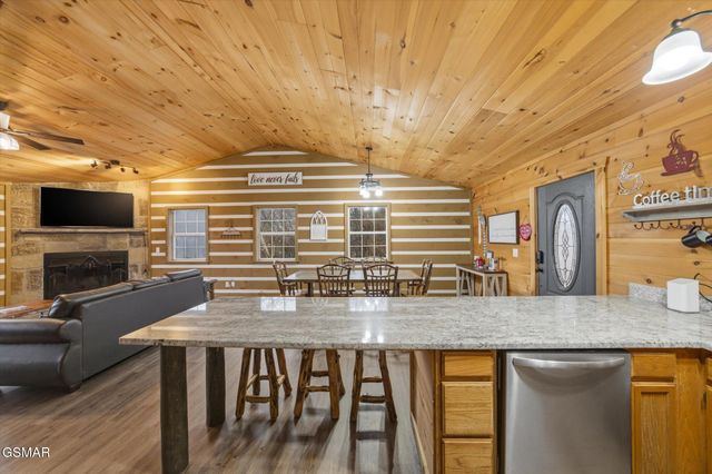 2037 McCarter Drive, Sevierville, TN 37862