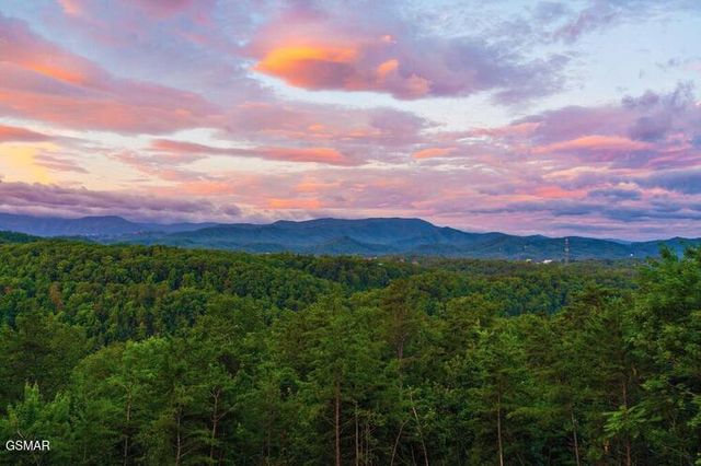 2037 McCarter Drive, Sevierville, TN 37862