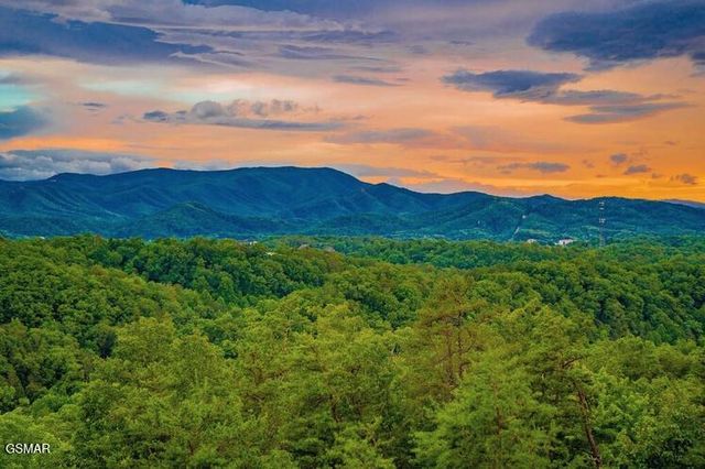 2037 McCarter Drive, Sevierville, TN 37862