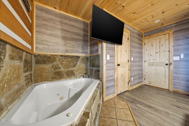 2037 McCarter Drive, Sevierville, TN 37862