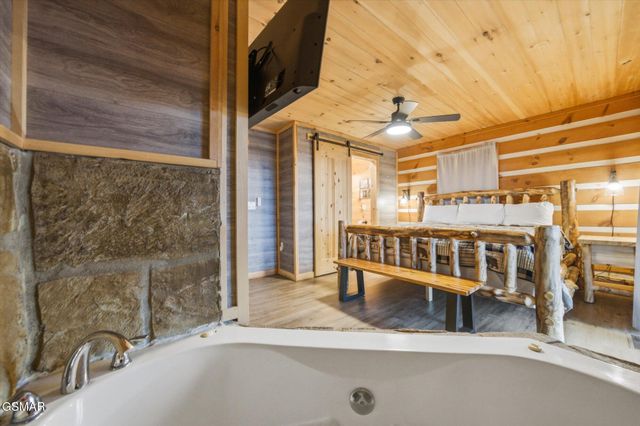 2037 McCarter Drive, Sevierville, TN 37862