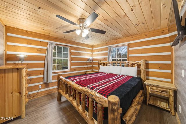 2037 McCarter Drive, Sevierville, TN 37862