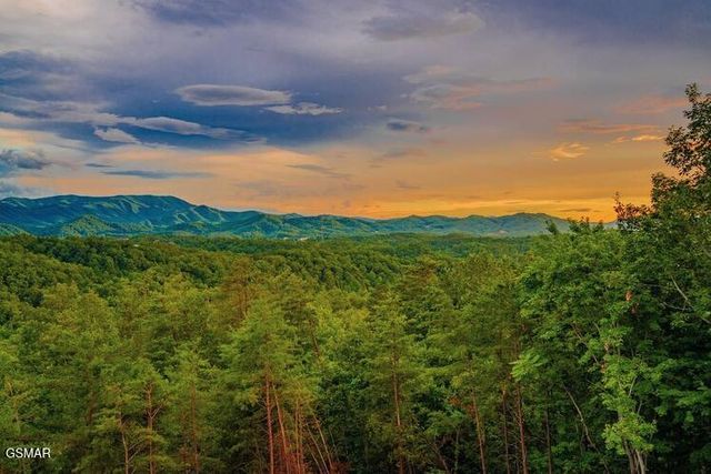 2037 McCarter Drive, Sevierville, TN 37862