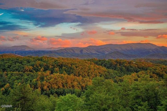 2037 McCarter Drive, Sevierville, TN 37862