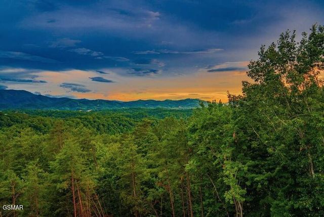 2037 McCarter Drive, Sevierville, TN 37862