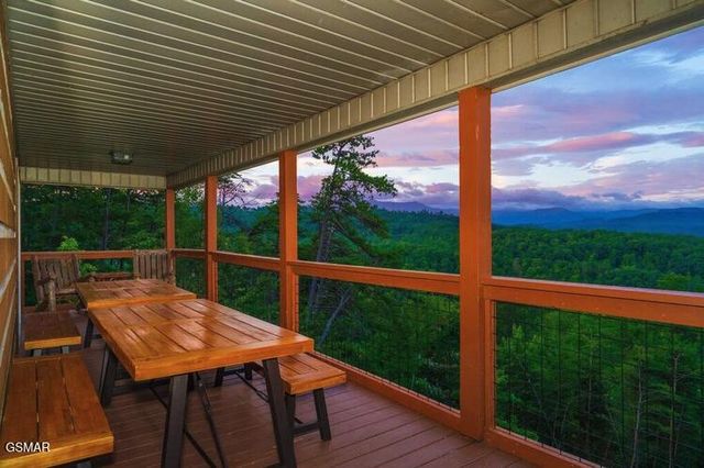 2037 McCarter Drive, Sevierville, TN 37862