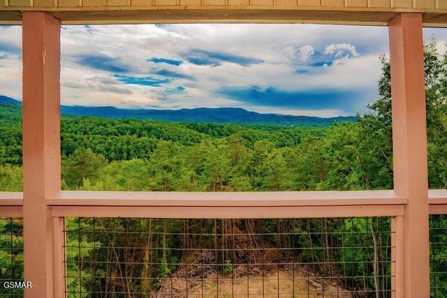 2037 McCarter Drive, Sevierville, TN 37862