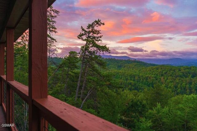 2037 McCarter Drive, Sevierville, TN 37862