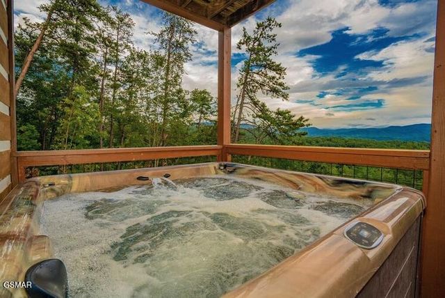 2037 McCarter Drive, Sevierville, TN 37862