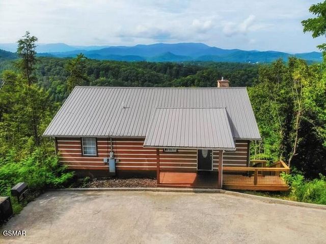 2037 McCarter Drive, Sevierville, TN 37862