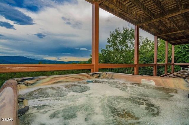 2037 McCarter Drive, Sevierville, TN 37862