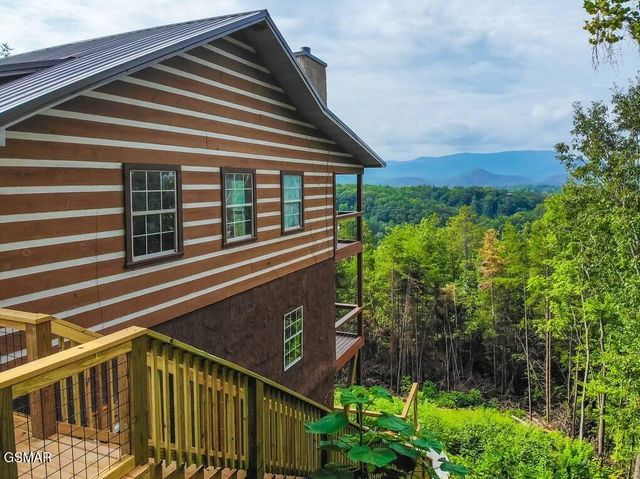 2037 McCarter Drive, Sevierville, TN 37862
