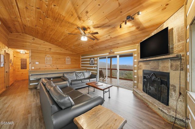 2037 McCarter Drive, Sevierville, TN 37862