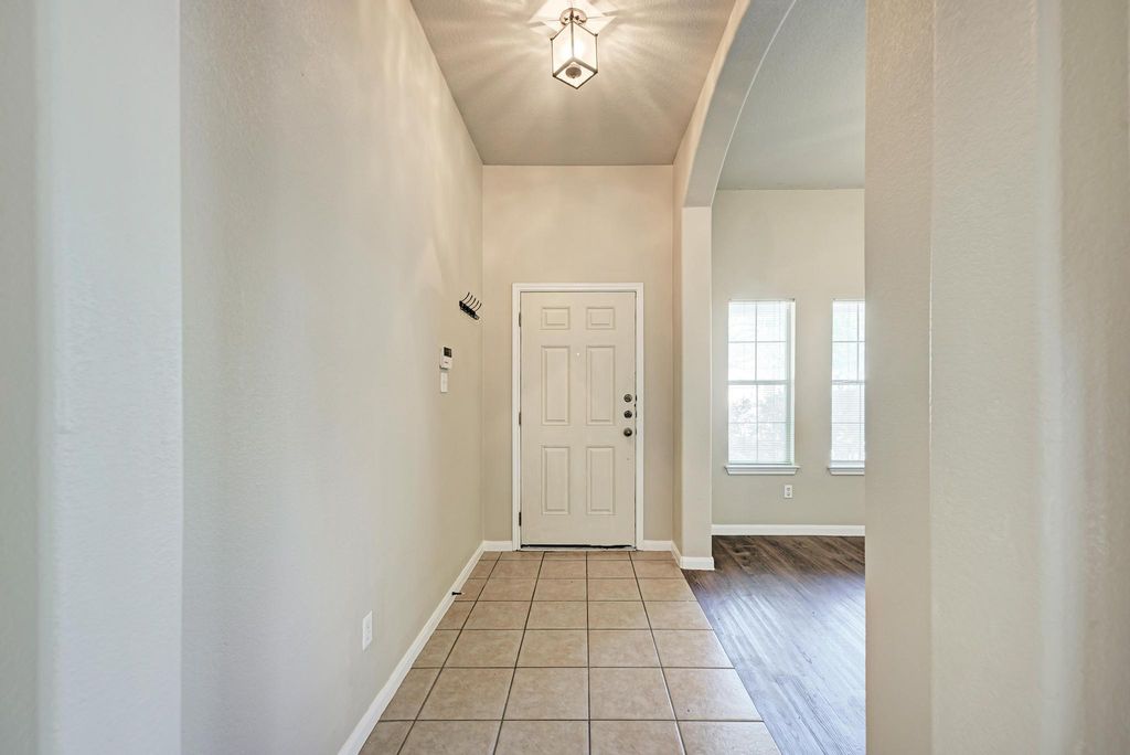 18613 White Water CV, Pflugerville, TX 78660