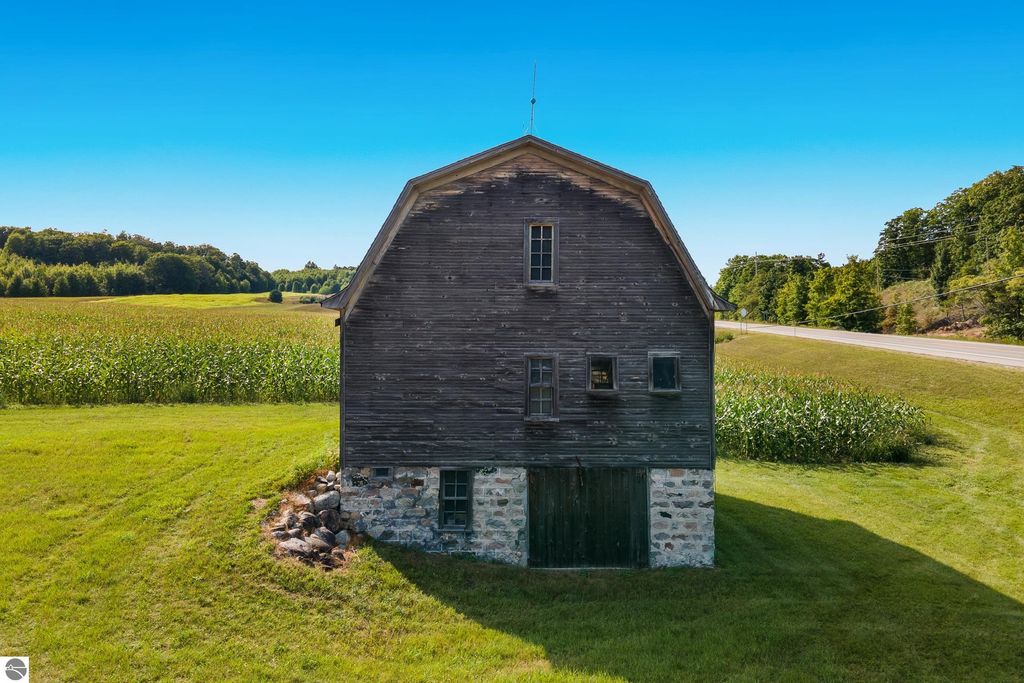 Image 20 of property listing at 9224 E Duck Lake Road, Suttons Bay, MI 49682