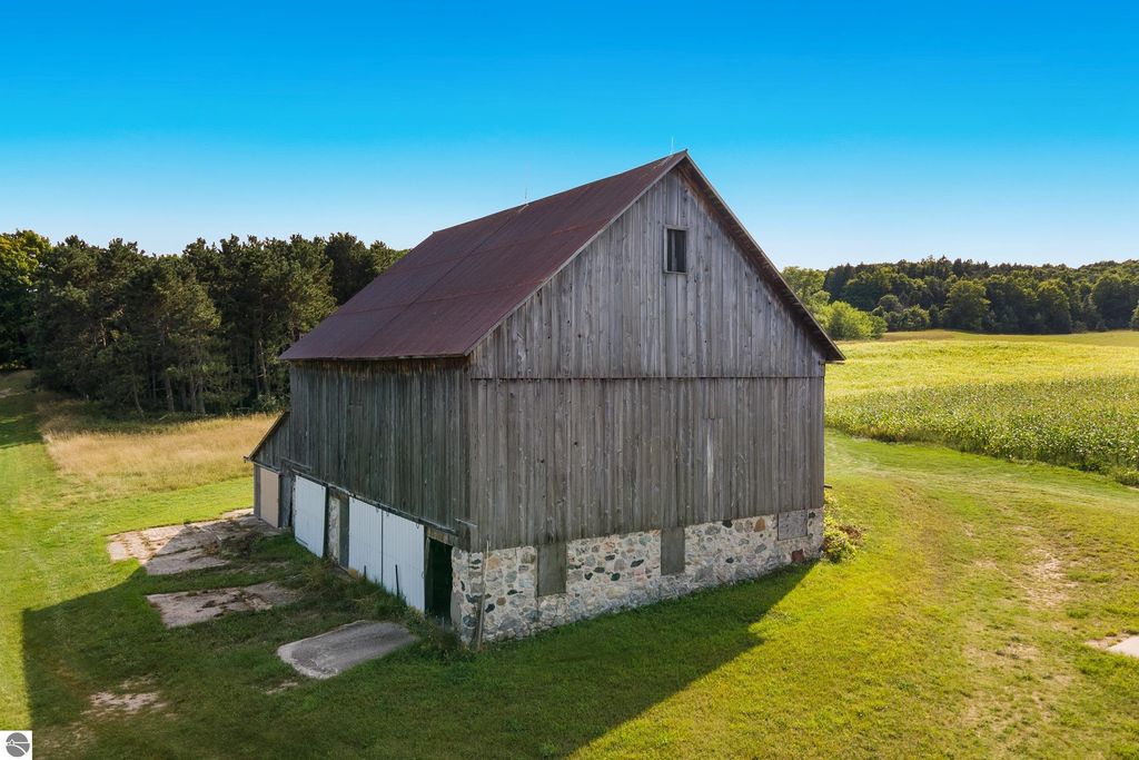 Image 21 of property listing at 9224 E Duck Lake Road, Suttons Bay, MI 49682