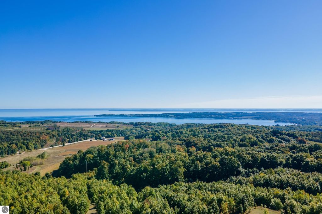 Image 27 of property listing at 9224 E Duck Lake Road, Suttons Bay, MI 49682