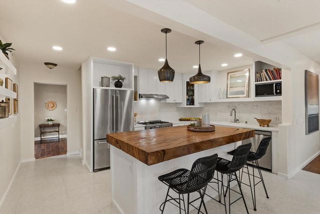 627 Ezee Street, Encinitas, CA 92024