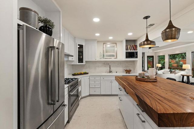 627 Ezee Street, Encinitas, CA 92024