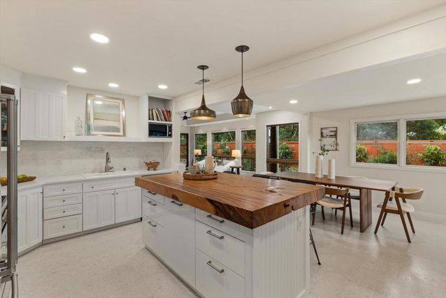 627 Ezee Street, Encinitas, CA 92024