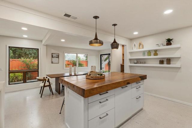 627 Ezee Street, Encinitas, CA 92024