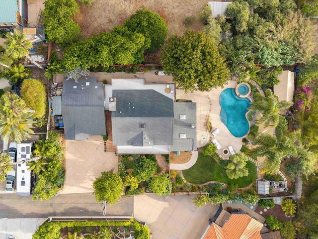 627 Ezee Street, Encinitas, CA 92024