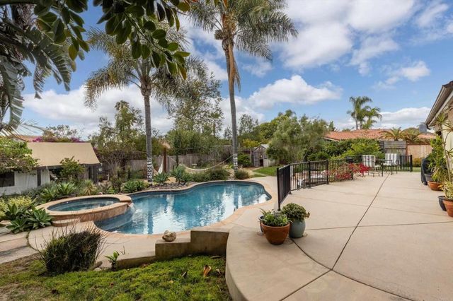 627 Ezee Street, Encinitas, CA 92024