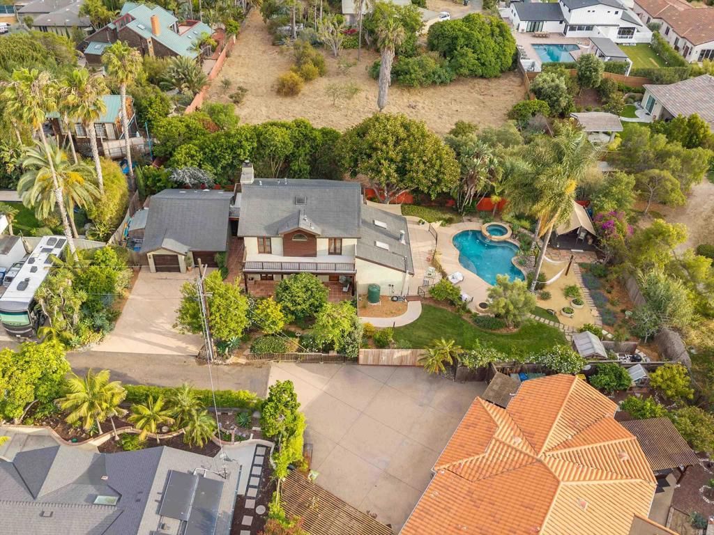 627 Ezee Street, Encinitas, CA 92024