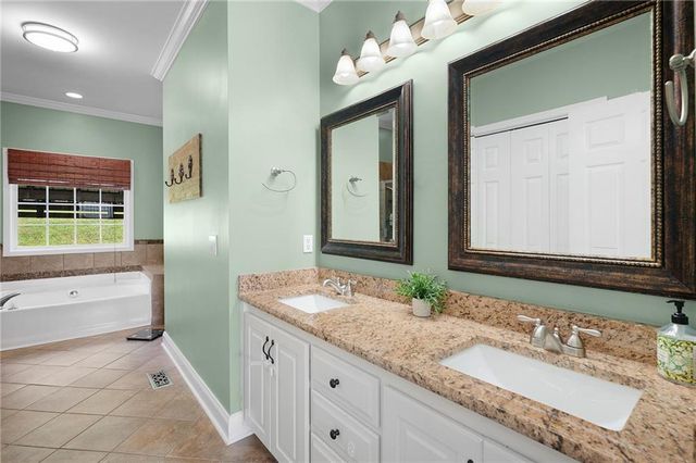 114 Towne Lake Drive NE, Calhoun, GA 30701