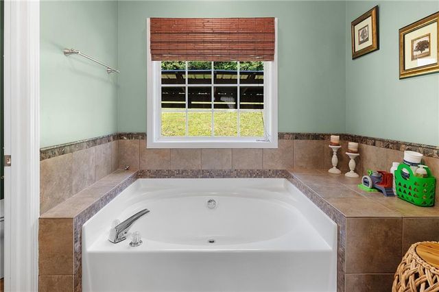 114 Towne Lake Drive NE, Calhoun, GA 30701
