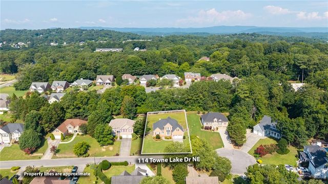 114 Towne Lake Drive NE, Calhoun, GA 30701
