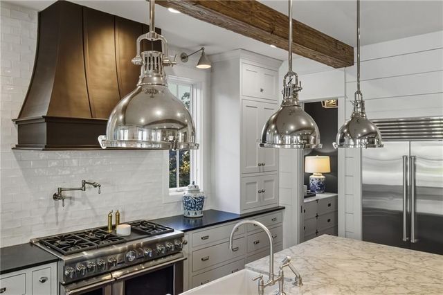 82 Wood Place, Roswell, GA 30075