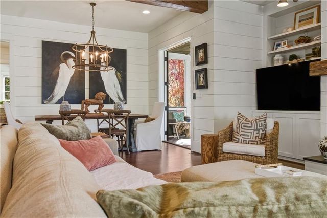 82 Wood Place, Roswell, GA 30075