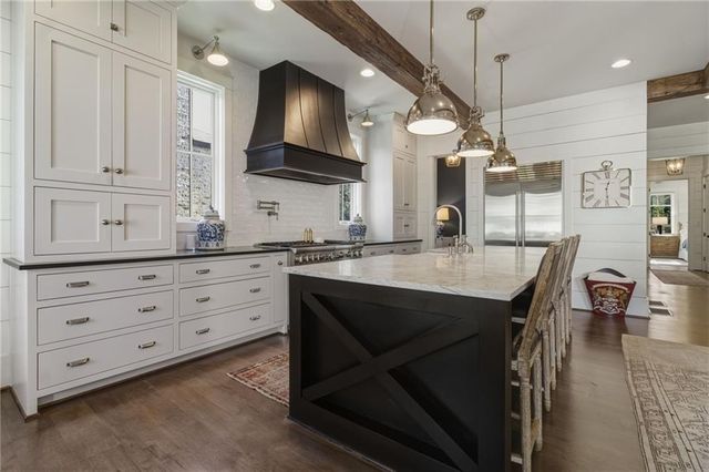 82 Wood Place, Roswell, GA 30075