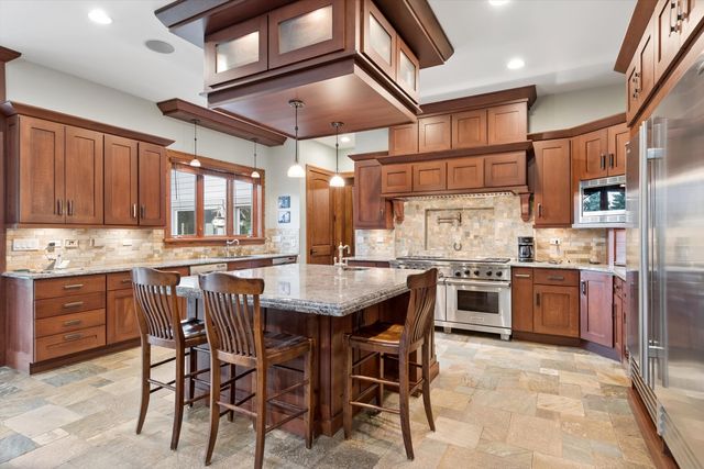 805 N Arlington Heights Road, Itasca, IL 60143
