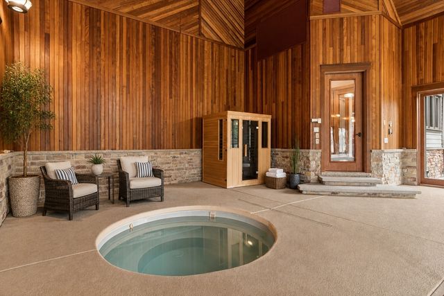 805 N Arlington Heights Road, Itasca, IL 60143