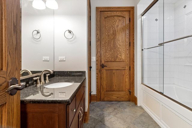 805 N Arlington Heights Road, Itasca, IL 60143