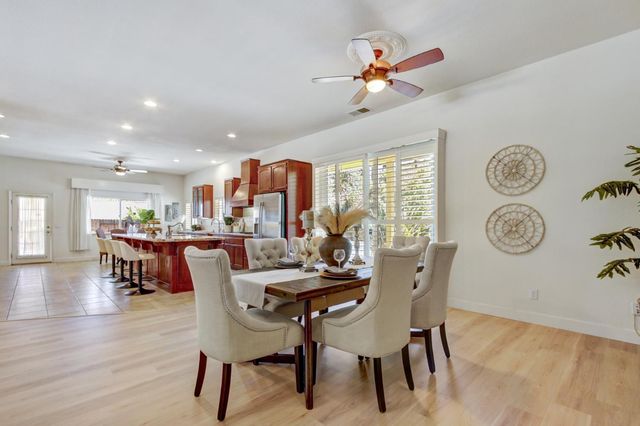 5694 Rolling Oak Dr., Sacramento, CA 95841
