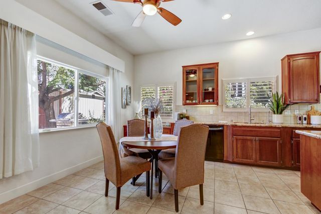 5694 Rolling Oak Dr., Sacramento, CA 95841