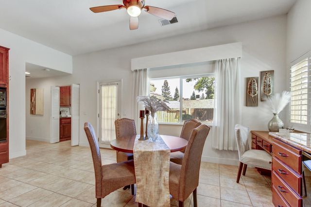 5694 Rolling Oak Dr., Sacramento, CA 95841