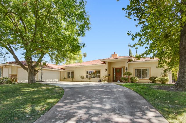 5694 Rolling Oak Dr., Sacramento, CA 95841