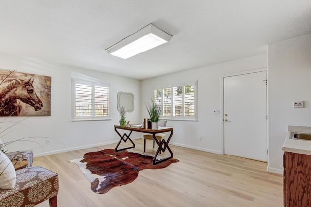 5694 Rolling Oak Dr., Sacramento, CA 95841