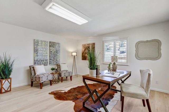 5694 Rolling Oak Dr., Sacramento, CA 95841