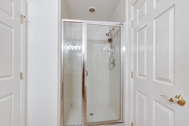 5694 Rolling Oak Dr., Sacramento, CA 95841