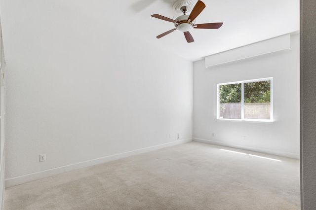 5694 Rolling Oak Dr., Sacramento, CA 95841