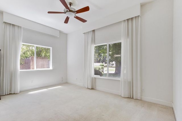 5694 Rolling Oak Dr., Sacramento, CA 95841