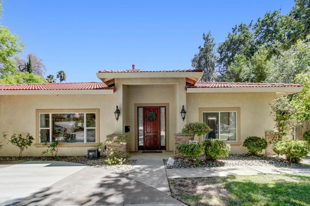 5694 Rolling Oak Dr., Sacramento, CA 95841